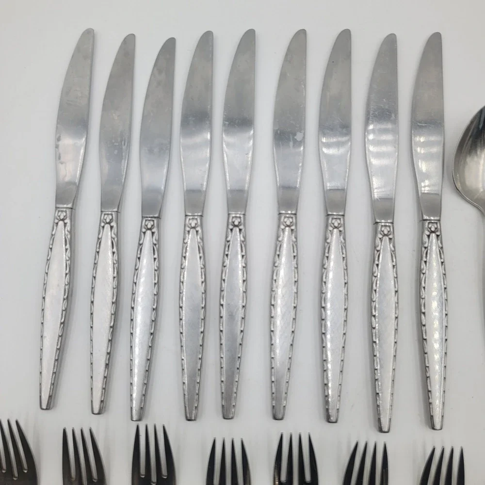 35pc Oneida Community Stainless Venetia Flatware Set Knives Forks Spoons